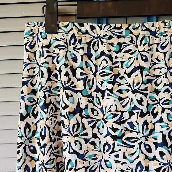 Dress Barn Blue and white floral skirt - Picture 3 of 9